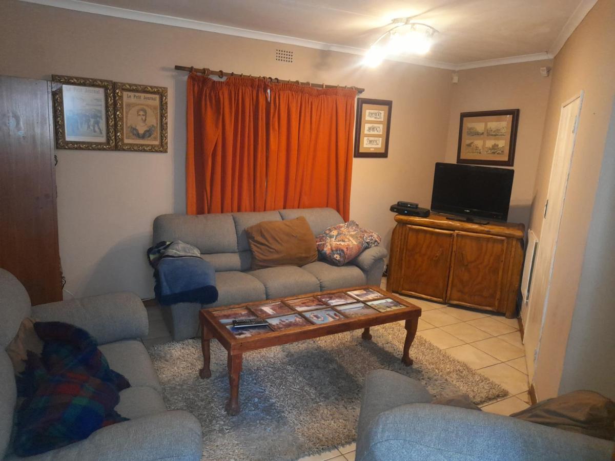 1322 Backpackers International Pansiyon Pretoria-Noord Dış mekan fotoğraf